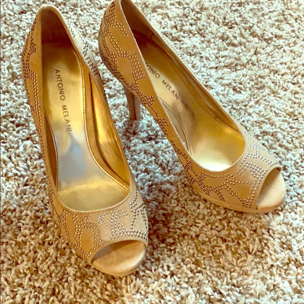 Antonio Melani size 7.5 tan leather upper heels